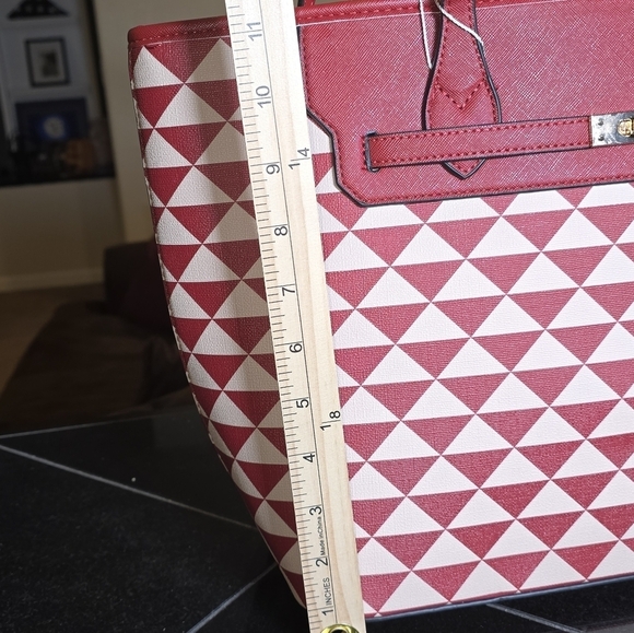 VEGAN 3 piece Red & Tan LG Bucket Purse, SM Bucket & Cosmetic Case - Picture 6 of 11